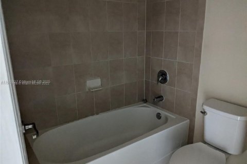 Townhouse in Cutler Bay, Florida 3 bedrooms, 128.48 sq.m. № 1756391 - photo 6