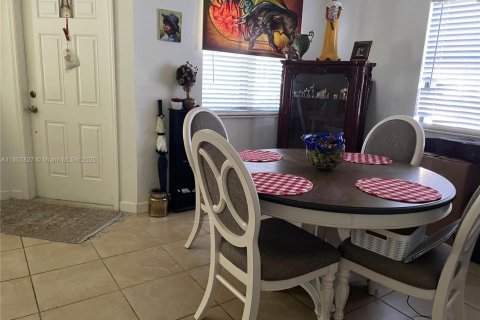 Townhouse in Cutler Bay, Florida 3 bedrooms, 128.48 sq.m. № 1756391 - photo 14
