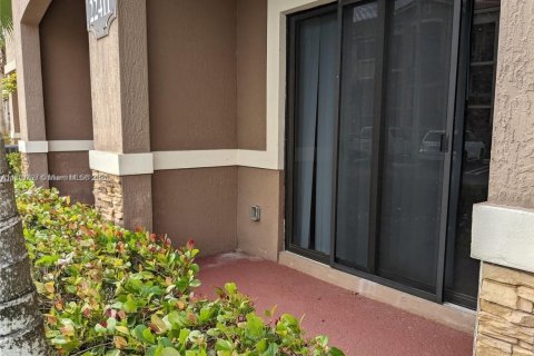 Townhouse in Cutler Bay, Florida 3 bedrooms, 128.48 sq.m. № 1756391 - photo 9
