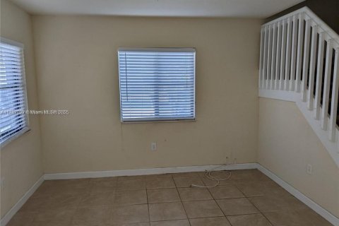 Townhouse in Cutler Bay, Florida 3 bedrooms, 128.48 sq.m. № 1756391 - photo 3