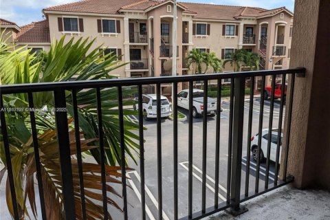 Townhouse in Cutler Bay, Florida 3 bedrooms, 128.48 sq.m. № 1756391 - photo 5