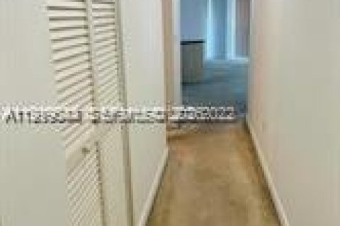 Condo in Miami, Florida, 2 bedrooms  № 2060991 - photo 4