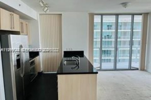 Condo in Miami, Florida, 2 bedrooms  № 2060991 - photo 5