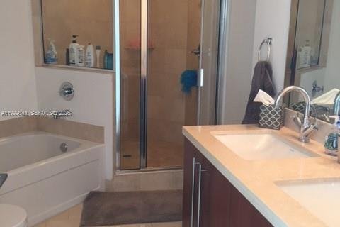 Condo in Miami, Florida, 2 bedrooms  № 2060991 - photo 15