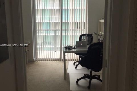 Condo in Miami, Florida, 2 bedrooms  № 2060991 - photo 17