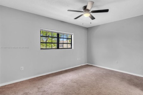 Touwnhouse à vendre à Pembroke Park, Floride: 3 chambres, 110.37 m2 № 1924866 - photo 29