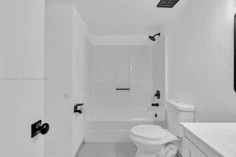 Touwnhouse à vendre à Pembroke Park, Floride: 3 chambres, 110.37 m2 № 1924866 - photo 16