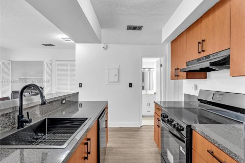 Touwnhouse à vendre à Pembroke Park, Floride: 3 chambres, 110.37 m2 № 1924866 - photo 6