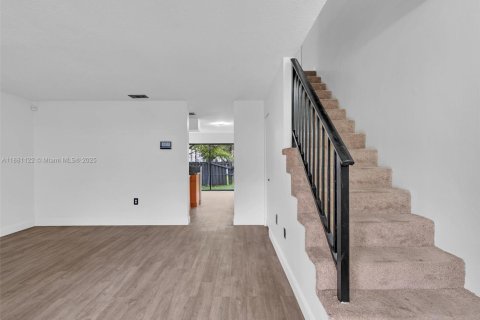 Touwnhouse à vendre à Pembroke Park, Floride: 3 chambres, 110.37 m2 № 1924866 - photo 20