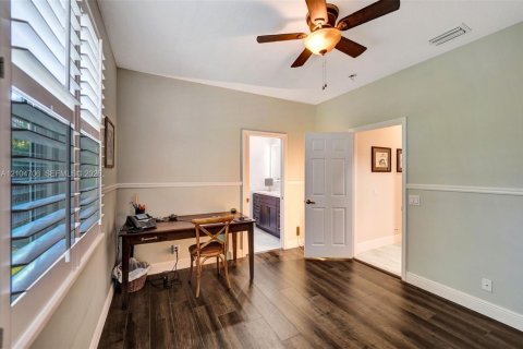 House in Weston, Florida 5 bedrooms, 281.77 sq.m. № 2429736 - photo 26