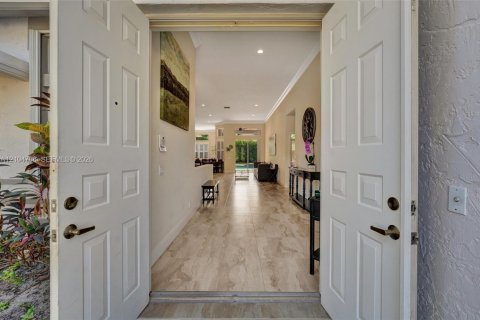 House in Weston, Florida 5 bedrooms, 281.77 sq.m. № 2429736 - photo 5
