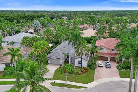 House in Weston, Florida 5 bedrooms, 281.77 sq.m. № 2429736 - photo 2