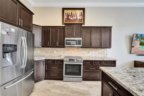 House in Weston, Florida 5 bedrooms, 281.77 sq.m. № 2429736 - photo 11