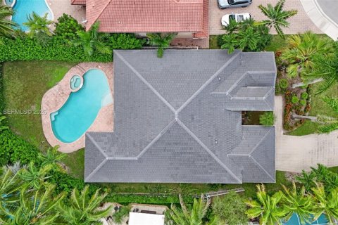 House in Weston, Florida 5 bedrooms, 281.77 sq.m. № 2429736 - photo 3