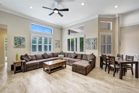 House in Weston, Florida 5 bedrooms, 281.77 sq.m. № 2429736 - photo 13