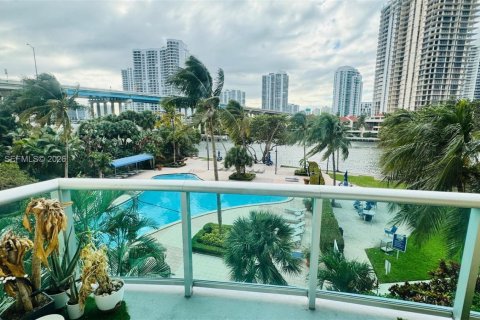 Снять в аренду кондоминиум в Санни-Айлс-Бич, Флорида 2 спальни, 141.68м2, № 2030365 - фото 2