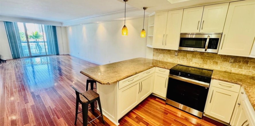 Кондоминиум с 2 спальнями в Санни-Айлс-Бич, Флорида № 2030365