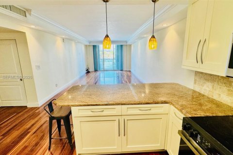 Снять в аренду кондоминиум в Санни-Айлс-Бич, Флорида 2 спальни, 141.68м2, № 2030365 - фото 5