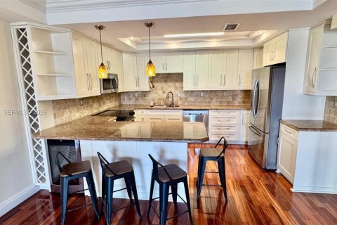 Снять в аренду кондоминиум в Санни-Айлс-Бич, Флорида 2 спальни, 141.68м2, № 2030365 - фото 3