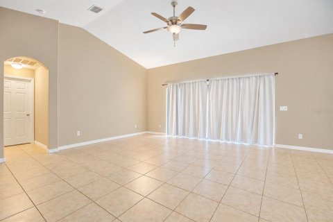 House in Palm Coast, Florida 4 bedrooms, 205.13 sq.m. № 2391032 - photo 6