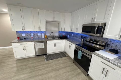 Condominio en alquiler en Tarpon Springs, Florida, 2 dormitorios, 80.92 m2 № 1754981 - foto 2