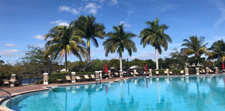 Condominio en Sunny Isles Beach, Florida, 2 dormitorios № 1692201