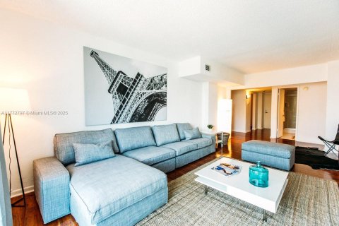 Condominio en venta en Sunny Isles Beach, Florida, 2 dormitorios, 141.77 m2 № 1692201 - foto 2