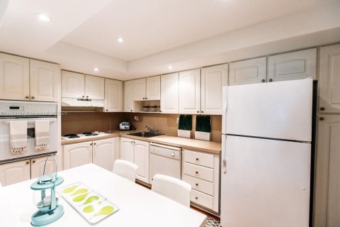 Condominio en venta en Sunny Isles Beach, Florida, 2 dormitorios, 141.77 m2 № 1692201 - foto 10