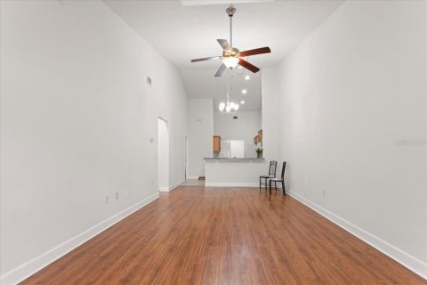 Townhouse in Gainesville, Florida 2 bedrooms, 98.1 sq.m. № 2227380 - photo 11