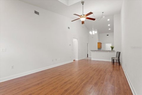 Townhouse in Gainesville, Florida 2 bedrooms, 98.1 sq.m. № 2227380 - photo 10