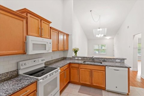 Townhouse in Gainesville, Florida 2 bedrooms, 98.1 sq.m. № 2227380 - photo 4