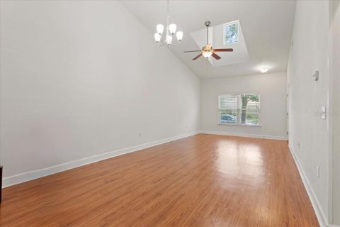 Townhouse in Gainesville, Florida 2 bedrooms, 98.1 sq.m. № 2227380 - photo 9