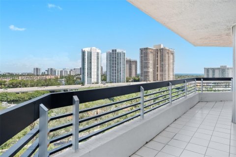Condo in Aventura, Florida, 2 bedrooms  № 1999769 - photo 24