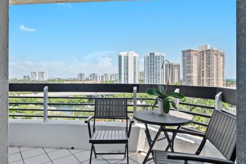 Condo in Aventura, Florida, 2 bedrooms  № 1999769 - photo 22