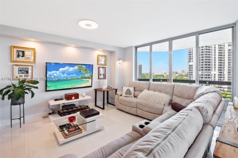 Condo in Aventura, Florida, 2 bedrooms  № 1999769 - photo 9