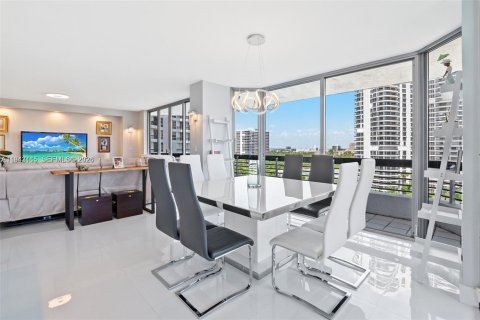 Condo in Aventura, Florida, 2 bedrooms  № 1999769 - photo 8