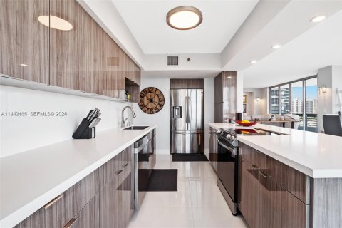 Condo in Aventura, Florida, 2 bedrooms  № 1999769 - photo 3