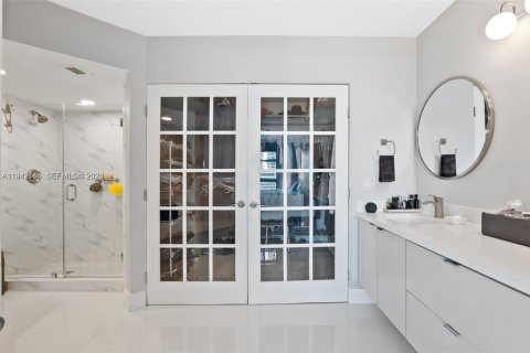 Condo in Aventura, Florida, 2 bedrooms  № 1999769 - photo 17