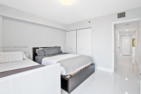 Condo in Aventura, Florida, 2 bedrooms  № 1999769 - photo 18