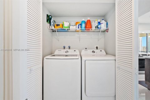 Condo in Aventura, Florida, 2 bedrooms  № 1999769 - photo 21