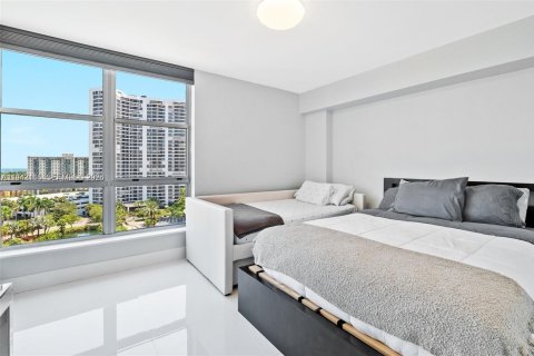 Condo in Aventura, Florida, 2 bedrooms  № 1999769 - photo 19