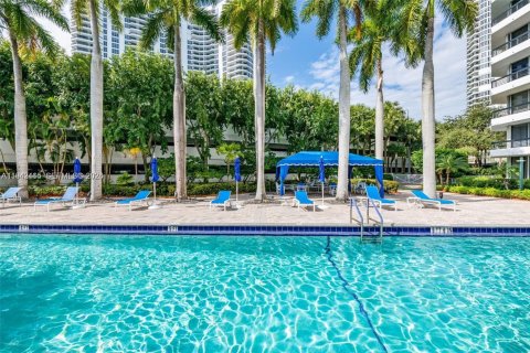 Condo in Aventura, Florida, 2 bedrooms  № 1999769 - photo 28