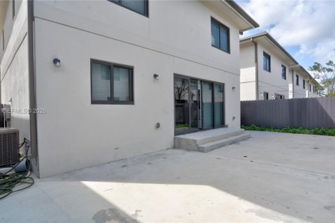 Casa en venta en Florida City, Florida, 5 dormitorios, 176.7 m2 № 2057479 - foto 6