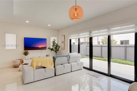 Casa en venta en Florida City, Florida, 5 dormitorios, 176.7 m2 № 2057479 - foto 18