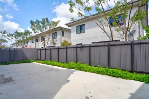 Casa en venta en Florida City, Florida, 5 dormitorios, 176.7 m2 № 2057479 - foto 5