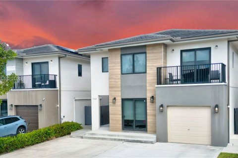 Casa en Florida City, Florida 5 dormitorios, 176.7 m2 № 2057479