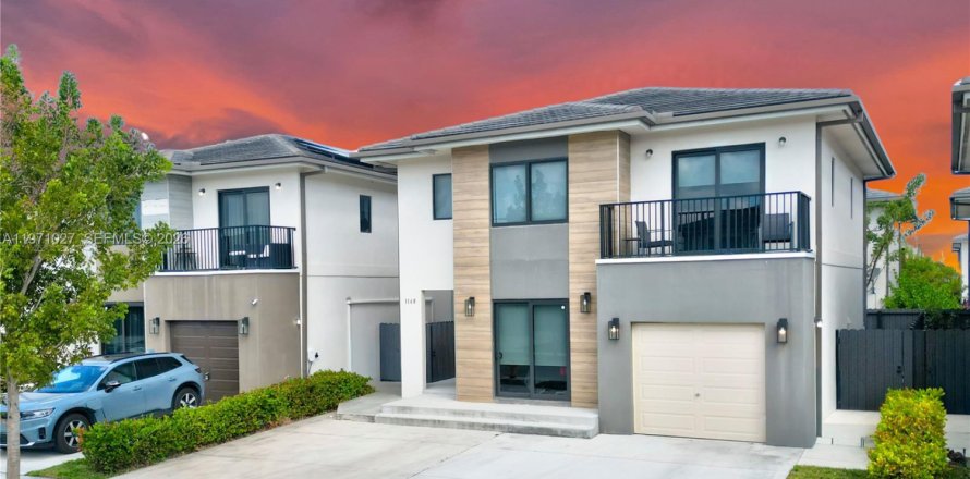 Casa en Florida City, Florida 5 dormitorios, 176.7 m2 № 2057479