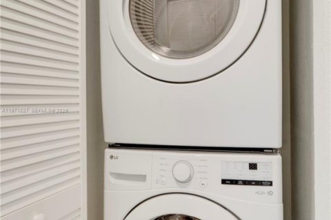 Casa en venta en Florida City, Florida, 5 dormitorios, 176.7 m2 № 2057479 - foto 12