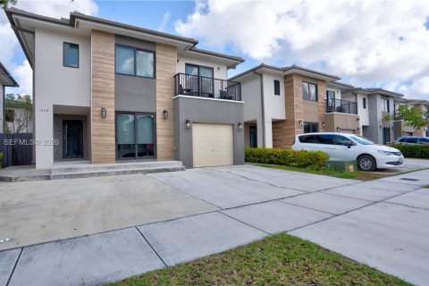 Casa en venta en Florida City, Florida, 5 dormitorios, 176.7 m2 № 2057479 - foto 4