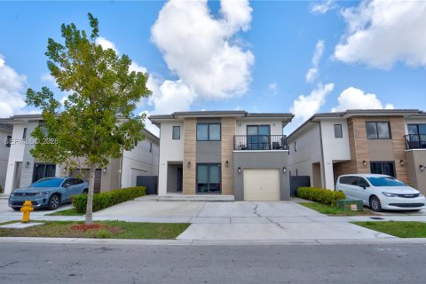 Casa en venta en Florida City, Florida, 5 dormitorios, 176.7 m2 № 2057479 - foto 3